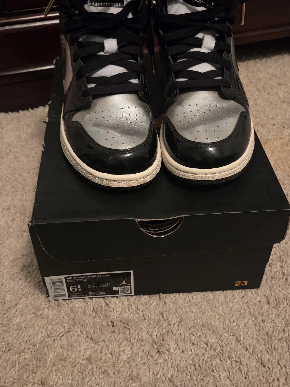 Air Jordan 1 MID SE (GS)